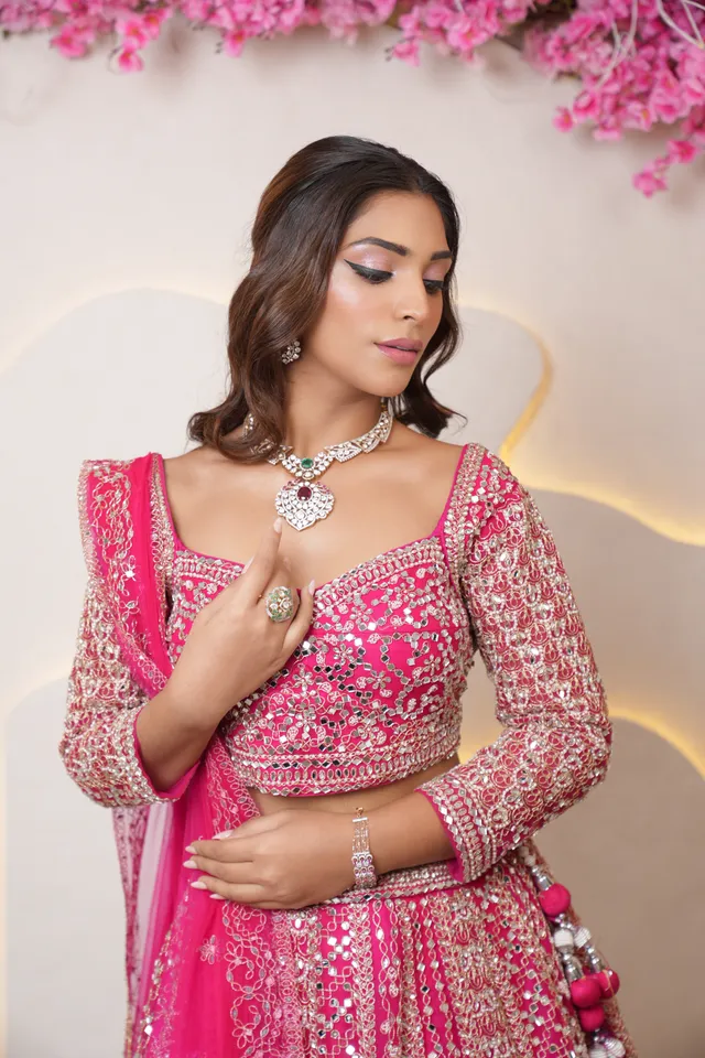 Modern western bridal beauty look with ethereal champagne shimmer and gossamer veil