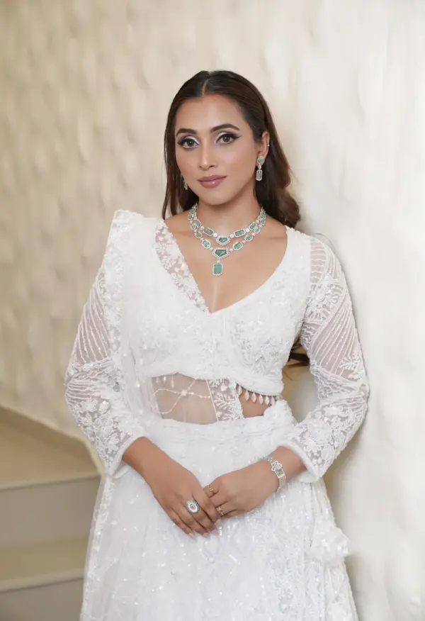 Radiant ceremonial makeup look 9 for Sangeet, Mehendi and Haldi celebrations